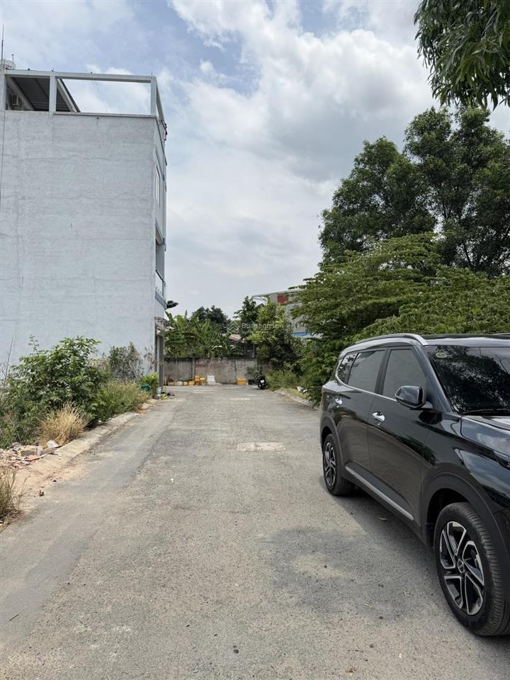 6,8 tỷ 105m2 đất ngang 5m khu phân lô đường 11 lê văn thịnh q2 ngay chợ cây xoài