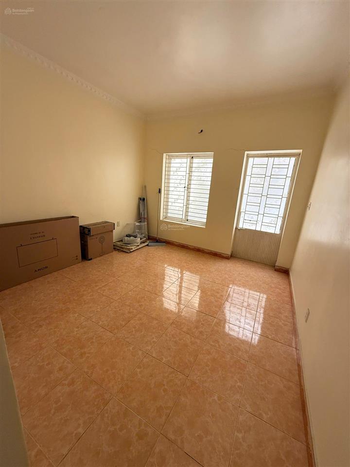 Giá gây bất ngờ! nhà 3 tầng chỉ 2,5 tỷ ngõ to, vị trí đẹp, bùi thị tự nhiên, xem là muốn chốt!