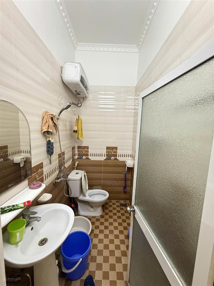 Giá gây bất ngờ! nhà 3 tầng chỉ 2,5 tỷ ngõ to, vị trí đẹp, bùi thị tự nhiên, xem là muốn chốt!