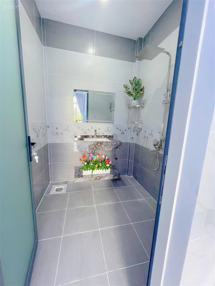 Nhanh thì còn , nhà mới 100% góc 2mt ,ngang 8m sân 2 oto tương bình hiệp chỉ 2t450  việt