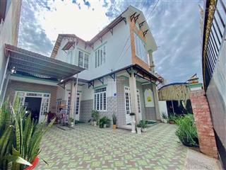 Nhà phú hoà 10x18m. 1 trệt 1 lầu nội thất đầy đủ , đã hoàn công đường oto sân 2 oto