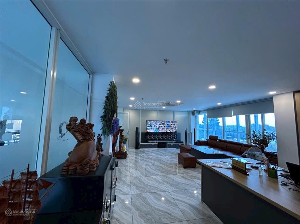 Tòa nhà 7 tầng mặt tiền hồ văn cống, góc 2 mặt tiền 2800m2 có pccc