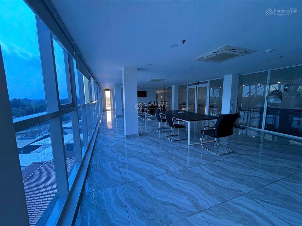 Tòa nhà 7 tầng mặt tiền hồ văn cống, góc 2 mặt tiền 2800m2 có pccc