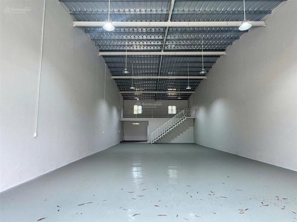 Kho mỹ phước 3, mới xây 10x30m, có gác, bền epoxy. đường xe cont 24/25