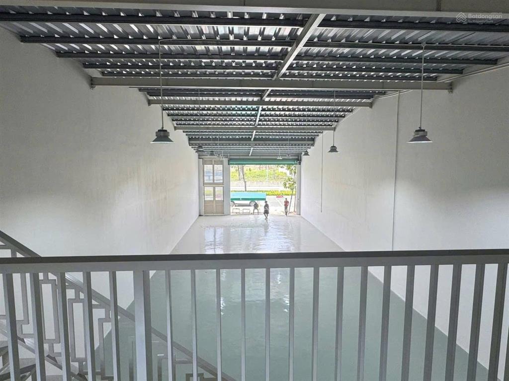 Kho mỹ phước 3, mới xây 10x30m, có gác, bền epoxy. đường xe cont 24/25
