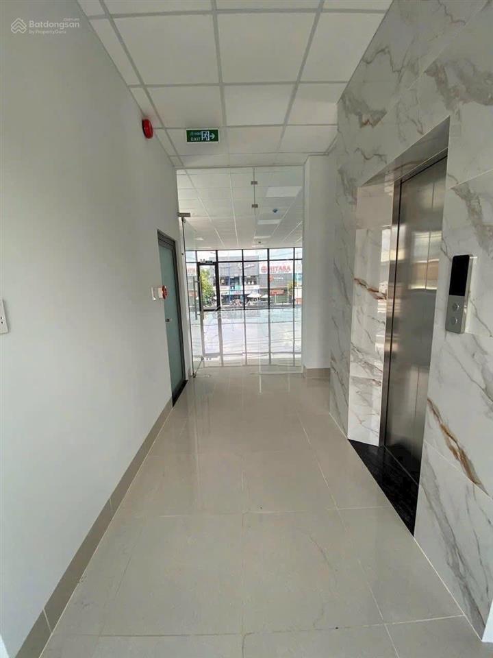 Mặt tiền đại lộ bình dương ngay phố ngân hàng 6 tầng sân rộng 450m2 có pccc, thang máy