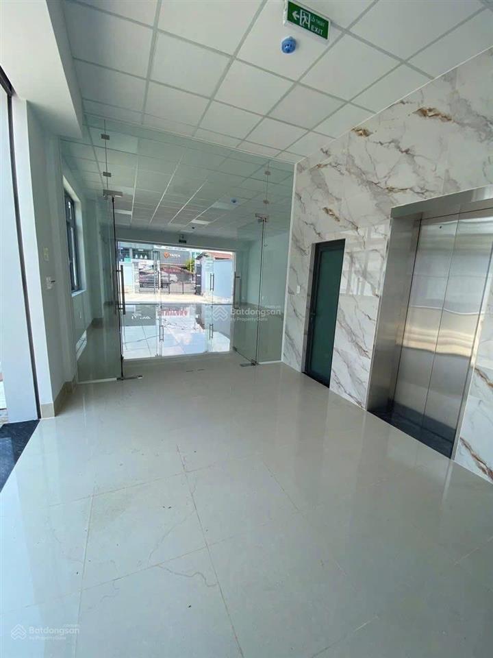 Mặt tiền đại lộ bình dương ngay phố ngân hàng 6 tầng sân rộng 450m2 có pccc, thang máy