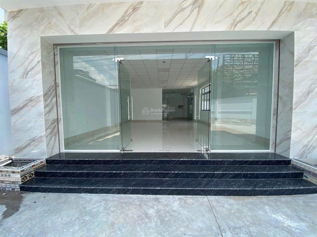 Mặt tiền đại lộ bình dương ngay phố ngân hàng 6 tầng sân rộng 450m2 có pccc, thang máy