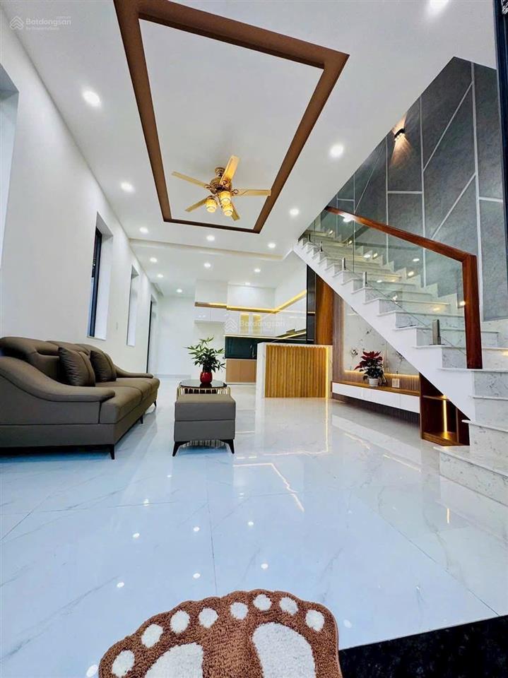 Nhà căn góc phường hiệp thành 230m² sàn, 1 trệt 2 lầu sân 2 oto nhựa 5m. vị trí đẹp