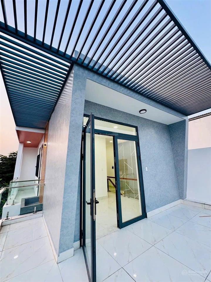 Nhà căn góc phường hiệp thành 230m² sàn, 1 trệt 2 lầu sân 2 oto nhựa 5m. vị trí đẹp