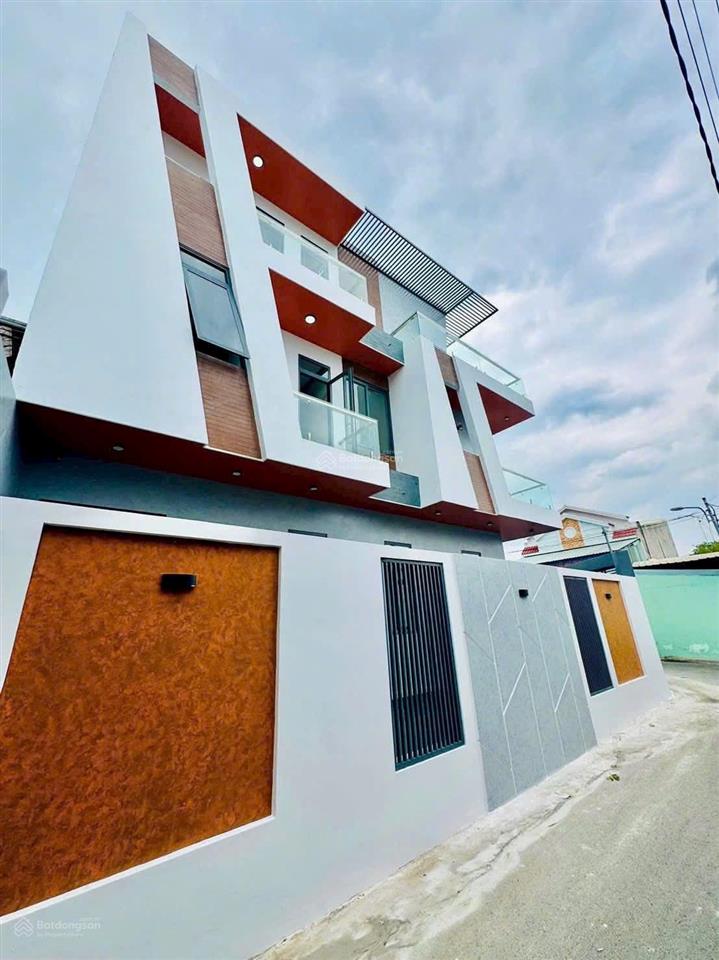 Nhà căn góc phường hiệp thành 230m² sàn, 1 trệt 2 lầu sân 2 oto nhựa 5m. vị trí đẹp