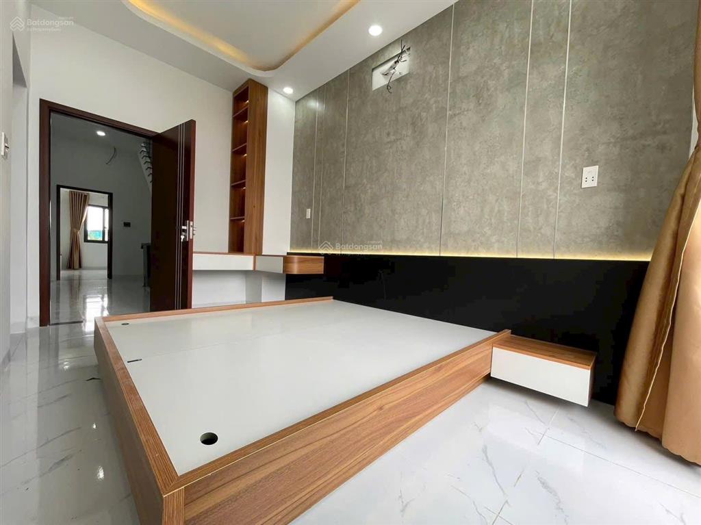 Nhà phú mỹ, gần chợ, gần thành phố mới 3 tầng sẵn nội thất, cách hvl chỉ 30m