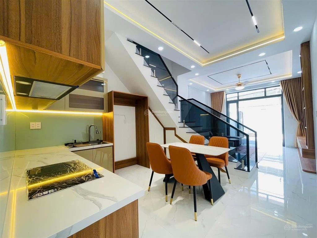 Nhà phú mỹ, gần chợ, gần thành phố mới 3 tầng sẵn nội thất, cách hvl chỉ 30m