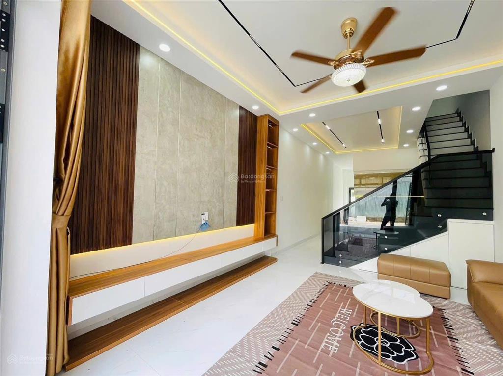 Nhà phú mỹ, gần chợ, gần thành phố mới 3 tầng sẵn nội thất, cách hvl chỉ 30m