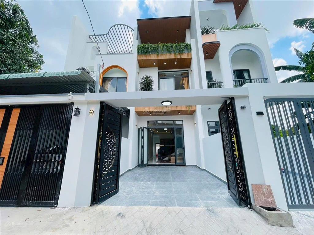 Nhà phú mỹ, gần chợ, gần thành phố mới 3 tầng sẵn nội thất, cách hvl chỉ 30m