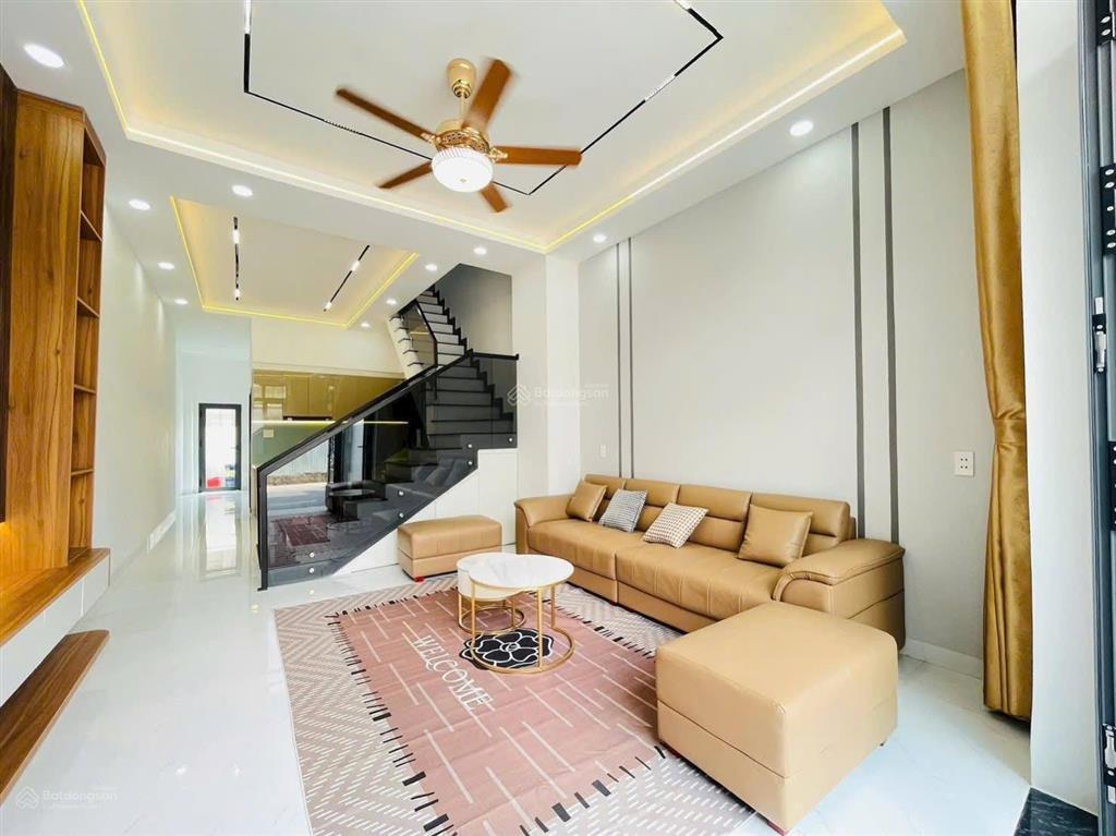 Nhà phú mỹ, gần chợ, gần thành phố mới 3 tầng sẵn nội thất, cách hvl chỉ 30m