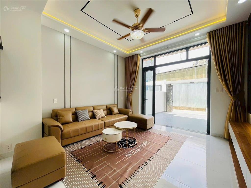 Nhà phú mỹ, gần chợ, gần thành phố mới 3 tầng sẵn nội thất, cách hvl chỉ 30m