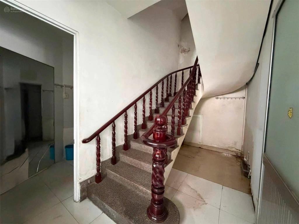 Mặt bằng kinh doanh đường yersin 7x15m. 1 trệt 3 lầu đang sơn mới chỉ 40tr/th, gần ngã 6