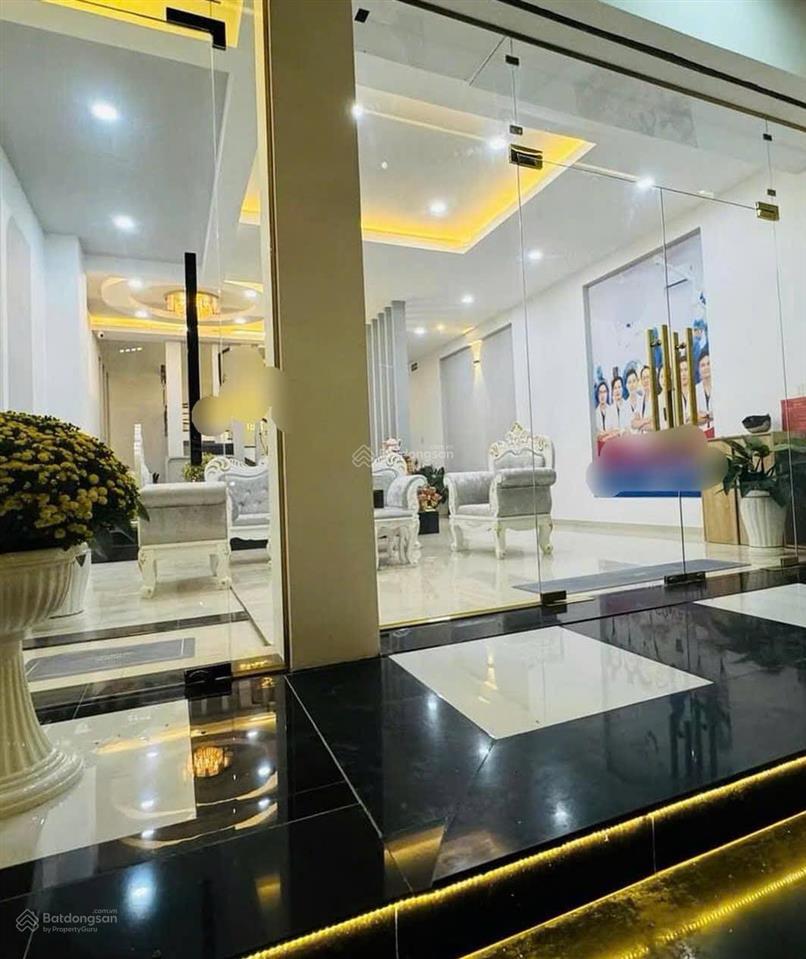 29 tỷ giảm còn 18 tỷ. toà nhà 4 tầng mặt tiền kd gần ngã 6, chợ thủ dầu một đã hoàn công, 7x40m