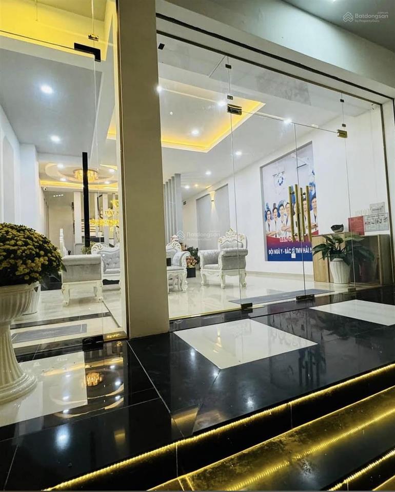 29 tỷ giảm còn 18 tỷ. toà nhà 4 tầng mặt tiền kd gần ngã 6, chợ thủ dầu một đã hoàn công, 7x40m