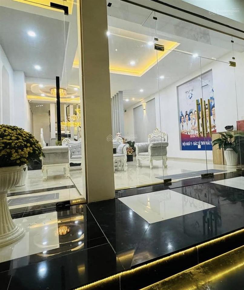 29 tỷ giảm còn 18 tỷ. toà nhà 4 tầng mặt tiền kd gần ngã 6, chợ thủ dầu một đã hoàn công, 7x40m