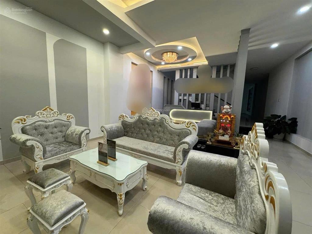 29 tỷ giảm còn 18 tỷ. toà nhà 4 tầng mặt tiền kd gần ngã 6, chợ thủ dầu một đã hoàn công, 7x40m