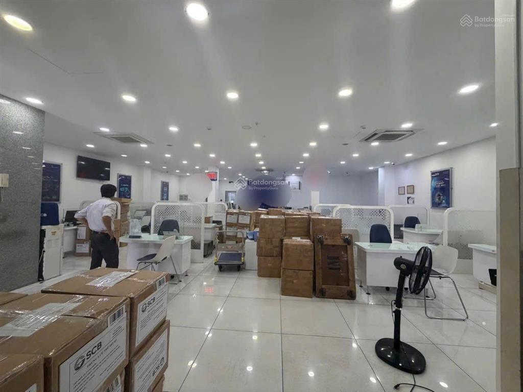 Tòa nhà mặt tiền đại lộ bình dương, ngay phố ngân hàng, becamex tower 1 hầm 1 trệt 3 lầu