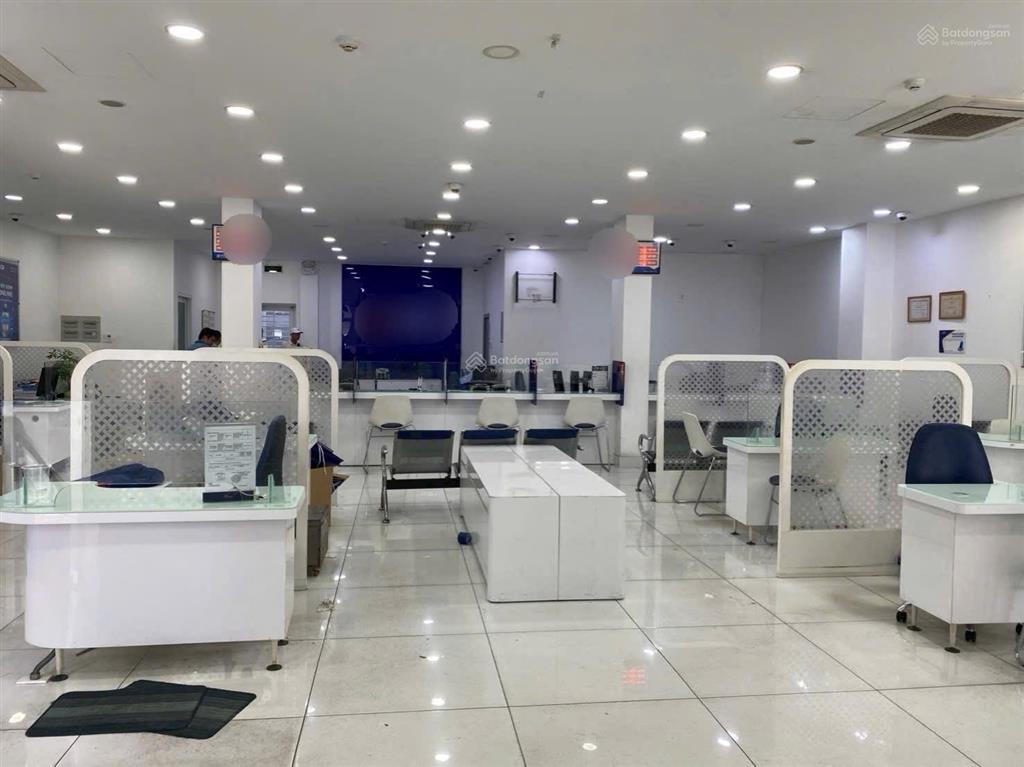 Tòa nhà mặt tiền đại lộ bình dương, ngay phố ngân hàng, becamex tower 1 hầm 1 trệt 3 lầu