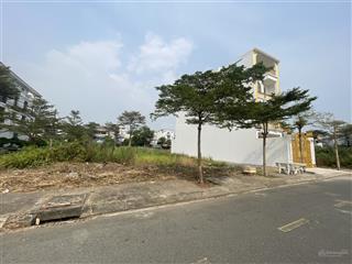 Một cặp đối diện trường học kdc phú lợi  dt 120m2/ nền  không có cặp thứ 2