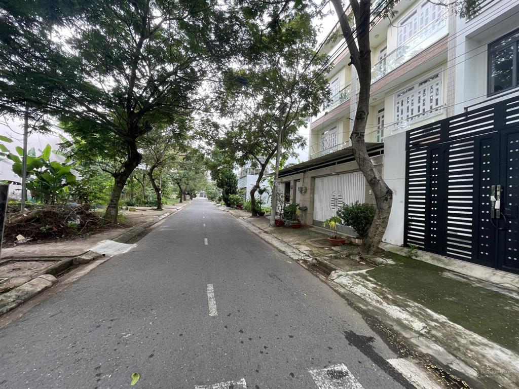 4,3 tỷ nền 100 m2 (5x20m) đối diện công viên thoát mát tại phú lợi q8