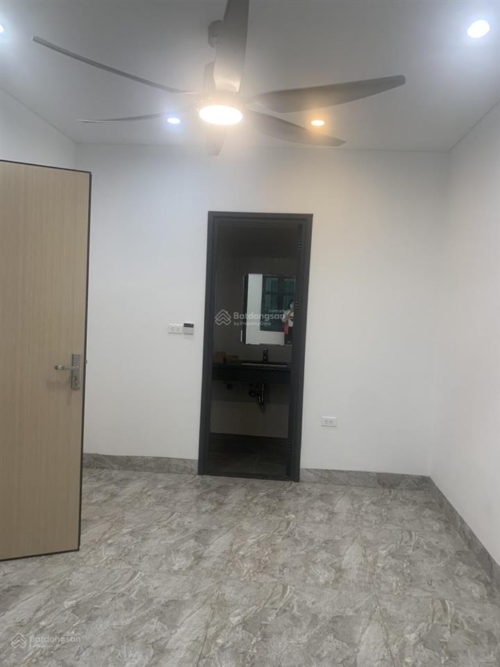 Cho thuê nhà nguyên căn tại hàm nghi. diện tích 70m2 x 5 tầng. giá thuê 40 triệu/tháng 0982 247 ***