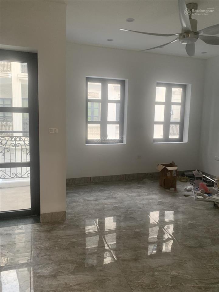 Cho thuê nhà nguyên căn tại hàm nghi. diện tích 70m2 x 5 tầng. giá thuê 40 triệu/tháng 0982 247 ***