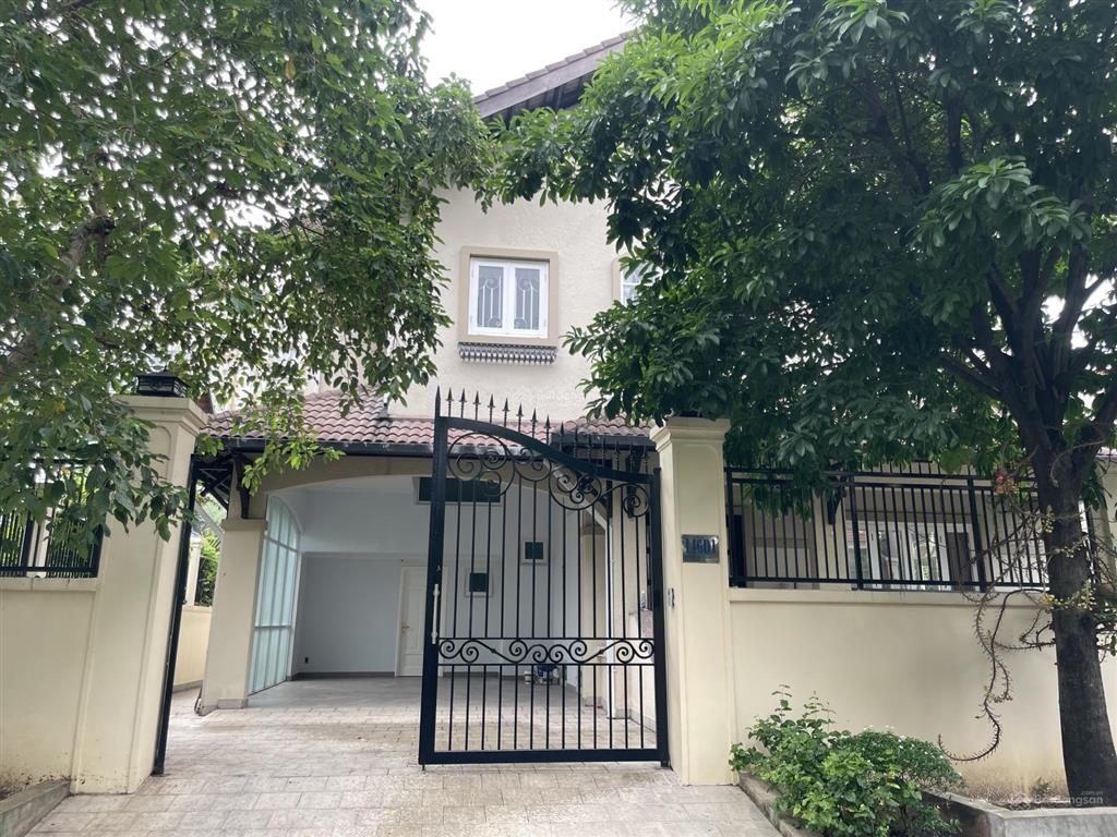 Cho thuê biệt thự sân vườn, có hồ bơi riêng tại 146 nguyễn văn hưởng, thảo điền.  0918 600 ***