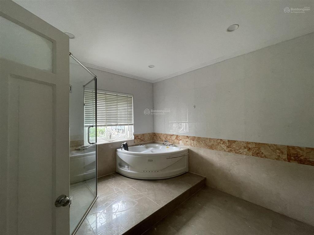 Cho thuê biệt thự sân vườn, có hồ bơi riêng tại 146 nguyễn văn hưởng, thảo điền.  0918 600 ***