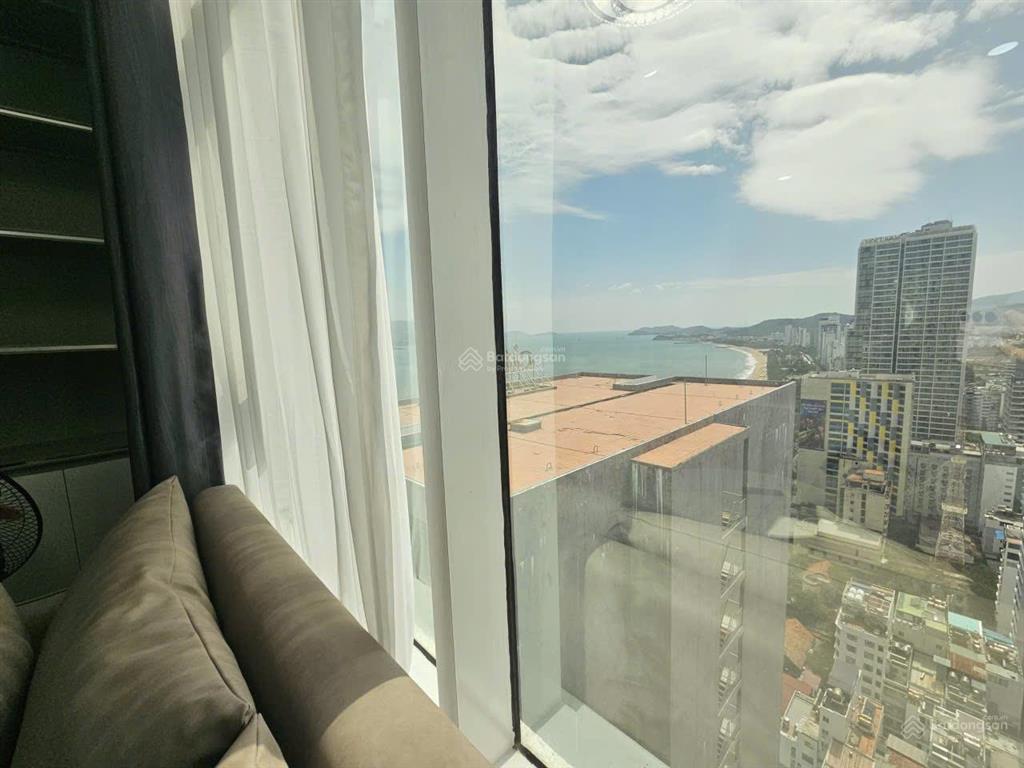 Bán căn hộ view phố biển tầng 31 ngay trung tâm thành phố nha trang chỉ 2.9 tỷ