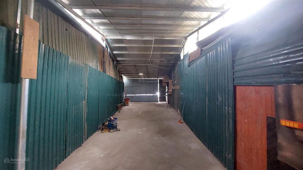 Kho 130m2, trần hòa, xe 18t đỗ, 10 triệu/th