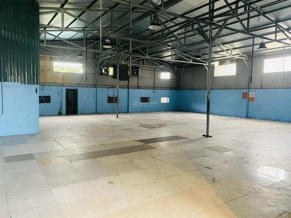 Kho sx 300m², xe 5t cách cửa 80m, ngũ hiệp, 15 tr/th (chưa vat)