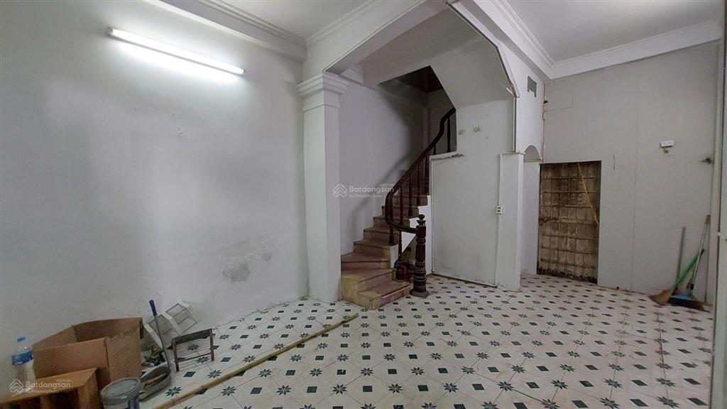 Nr 45m2x3t, sân rộn, ô tô gần cửa, 600 bưởi, 10tr/th