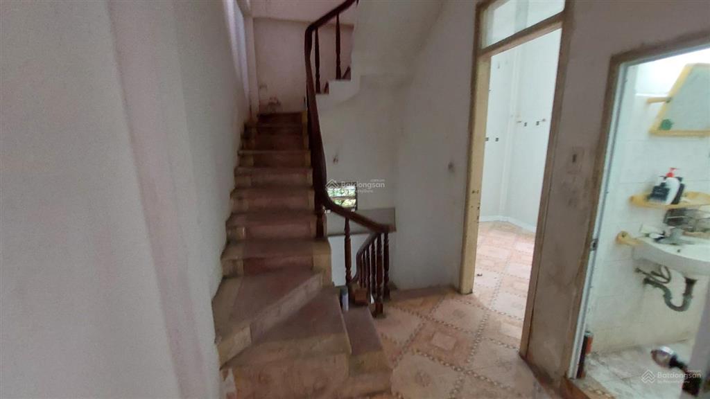 Nr 45m2x3t, sân rộn, ô tô gần cửa, 600 bưởi, 10tr/th