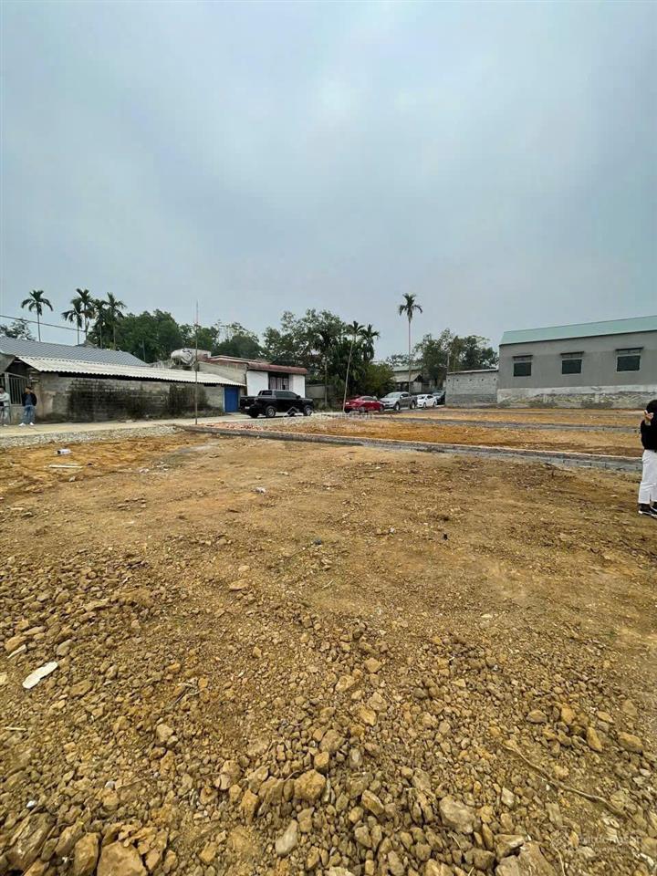 Đất gần hồ đồng chanh 378m2 giá chỉ 6,5tr/m2 tại cư yên, lương sơn.  quynh 0986 442 *** chính chủ