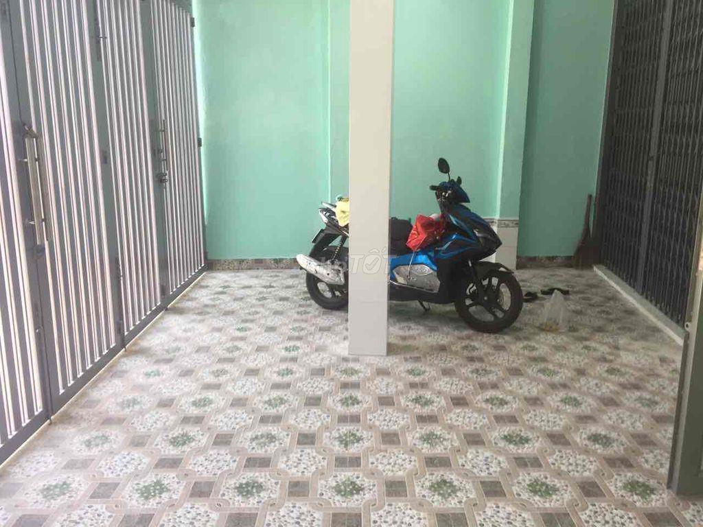 Nhà hẻm xe tải ngay kế chợ gấu hóc môn Nhà nở hậu
