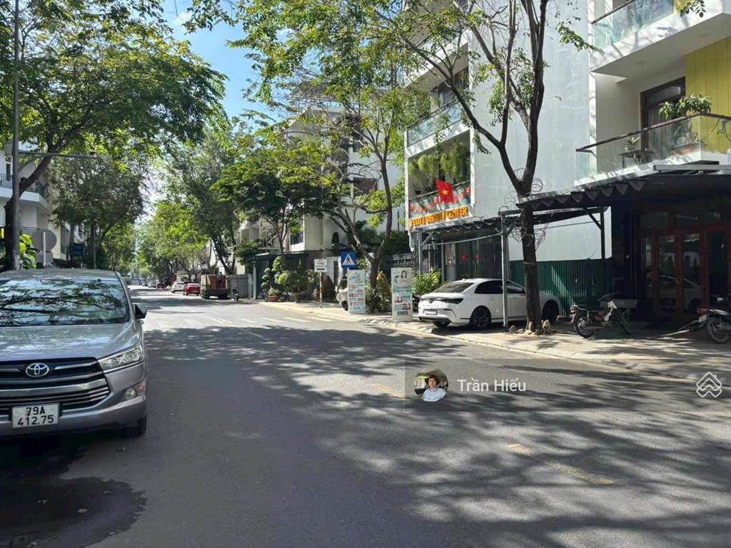 Giá đầu tư bán nhanh trong tháng chỉ 10 tỷ 600 tr lô sạch đẹp đường a2 văn tiến dũng rộng 20m