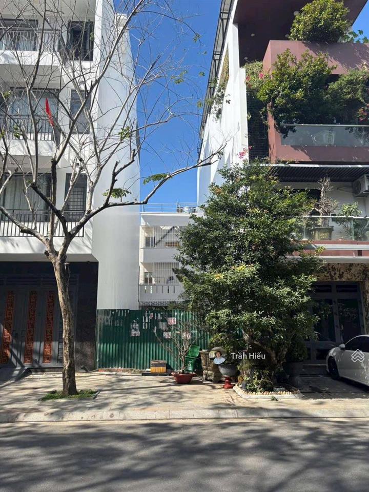 Giá đầu tư bán nhanh trong tháng chỉ 10 tỷ 600 tr lô sạch đẹp đường a2 văn tiến dũng rộng 20m