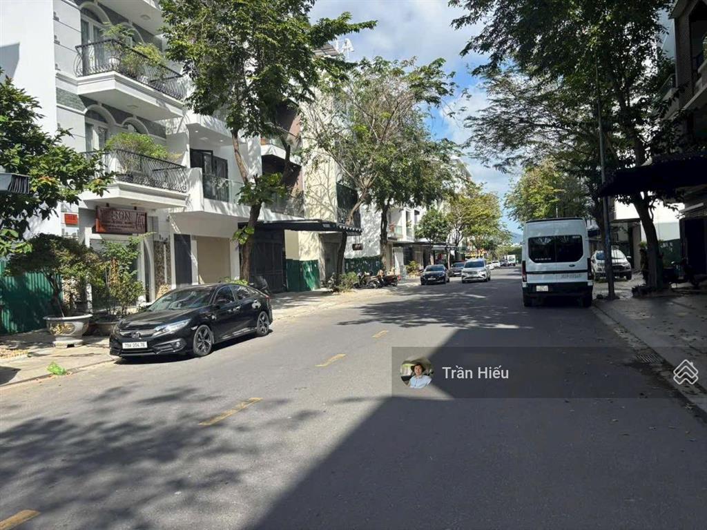 Giá đầu tư bán nhanh trong tháng chỉ 10 tỷ 600 tr lô sạch đẹp đường a2 văn tiến dũng rộng 20m
