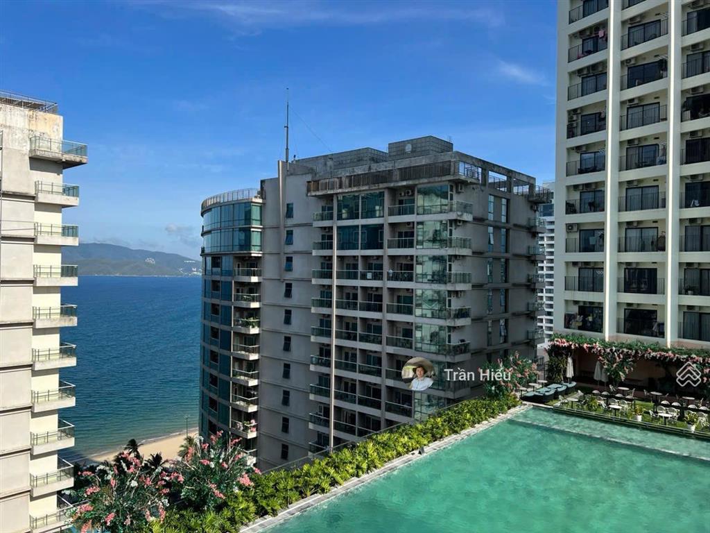 Giá rẻ chỉ 5,2 tỷ  căn 53m2 studio view biển full nội thất  đang có hđ cho thuê. lvcc