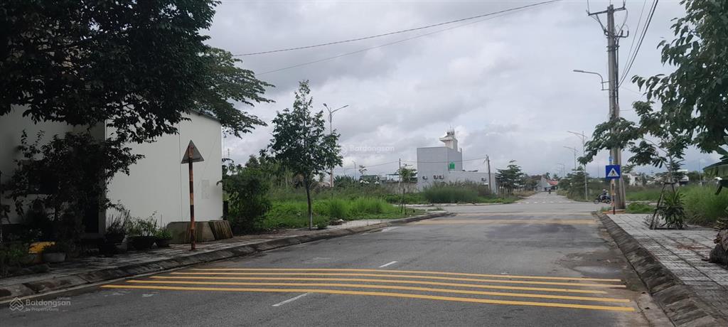 Cho thuê đất lô góc 2 mặt tiền vị trí trung tâm xã tư nghĩa, quảng ngãi. cần cho thuê lô đất 230m2