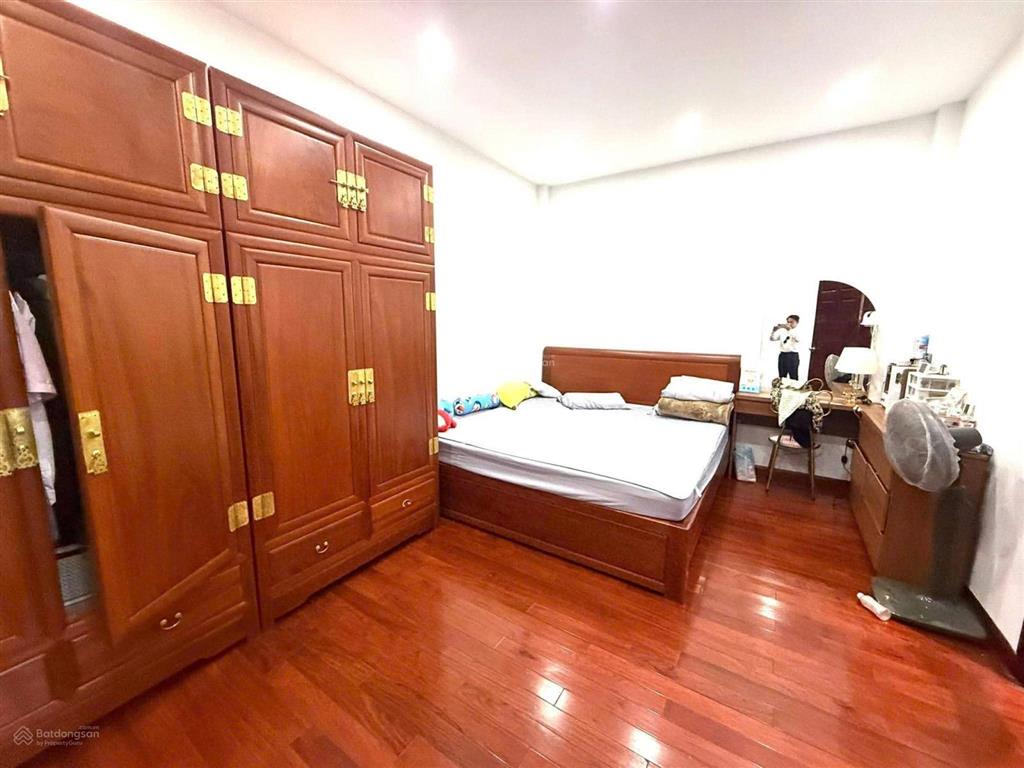 Cần bán gấp nhà kđt mới định công, dt 82 m2 * 4 tầng, giá 25 tỷ