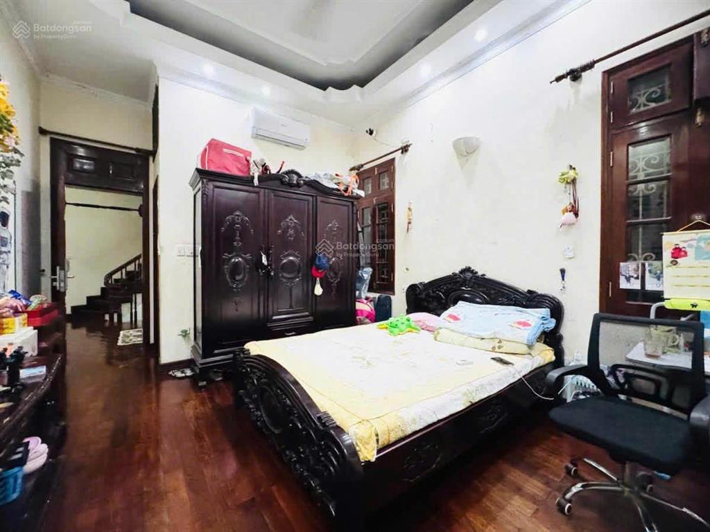 Chính chủ cần bán biệt thự linh đàm, diện tích 200m * 4t giá 45 tỷ.