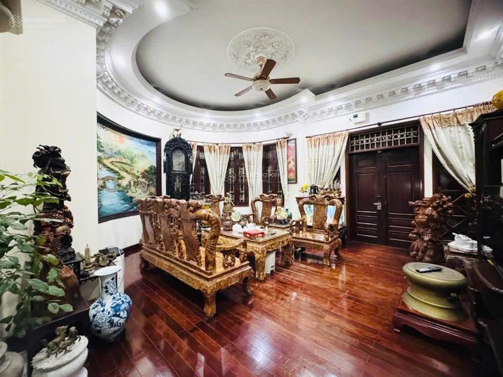 Chính chủ cần bán biệt thự linh đàm, diện tích 200m * 4t giá 45 tỷ.
