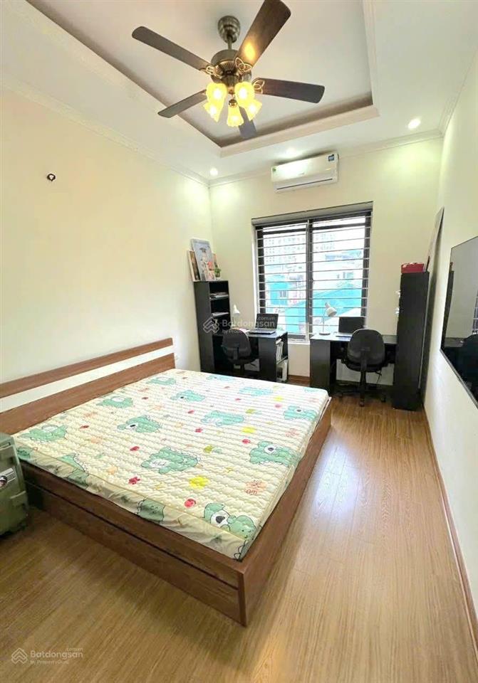 Chính chủ bán nhà phố xã đàn, đống đa, diện tích 42m2 x 4 tầng, giá bán 9 tỷ